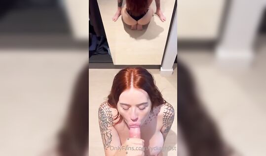 Рыжая русская красавица Lydia Gh0st страстно сосет болт парню и получает хорошую струю спермы на лицо