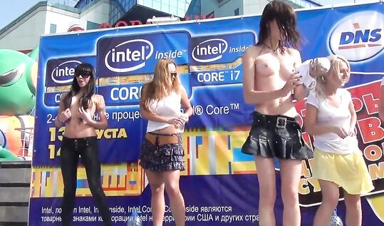 Пьяные телки раздеваются и обливаются на конкурсе на пляже в Крыму под комментарии ведущего