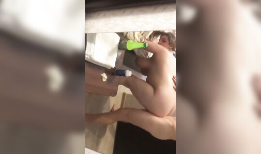 Чувак трахает раком в жопу плюс сайз проститутку Аню Ушакову с огромными дойками у нее в спальне