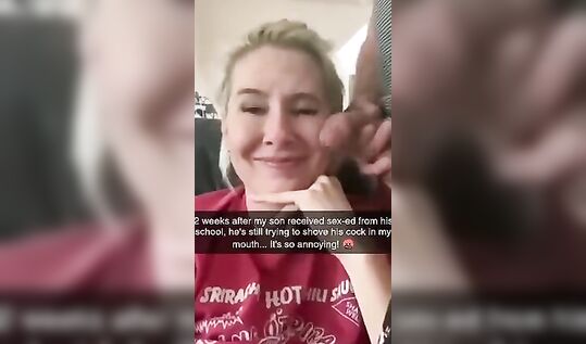 Телка вела стрим, а муж подошел и начал трясти членом перед ебалом и тыкать ей в рот