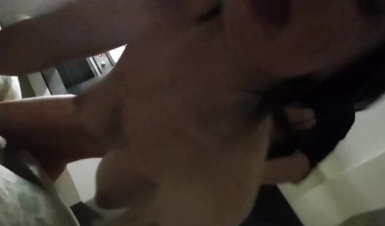 Альтушку нимфоманку Kristi Trissa трахает парнишка раком под ее стоны и визги а на снимает себя на камеру