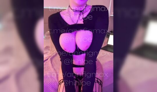 Альтушка Annfigma aka Hihloe показала пизду и свои шикарные упругие сиськи слив с платного ТГ канала