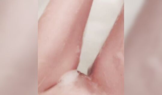 Слив сисястой тиктокерши MommyKitty спалила голую бритую письку в душе