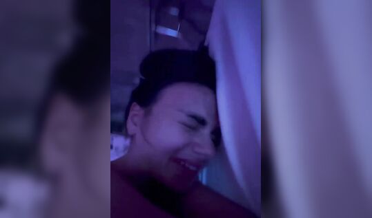 "Да да! О боже! Глубже трахай!" сделал музыку погромче и жестко отодрал кричащую стройную шлюшку KisAiCe с окончанием ей в киску