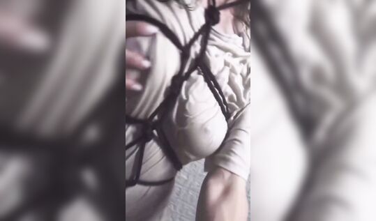 Белорусская инстасоска Глазконфета aka Soeyecandy aka So.eye_candy мнет свои большие упругие сиськи