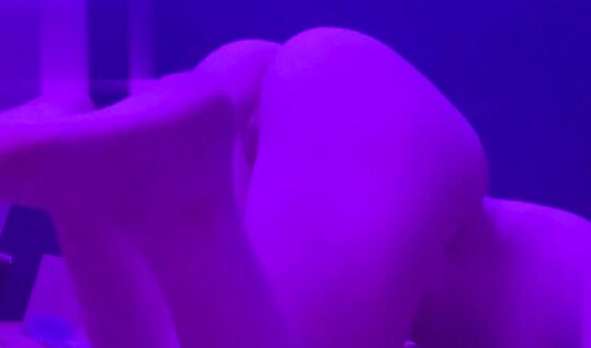 Домашний слив тиктокерши Сони Cквиртик aka Sqwirtick3000 aka Vukusha с голой жопой и сиськами