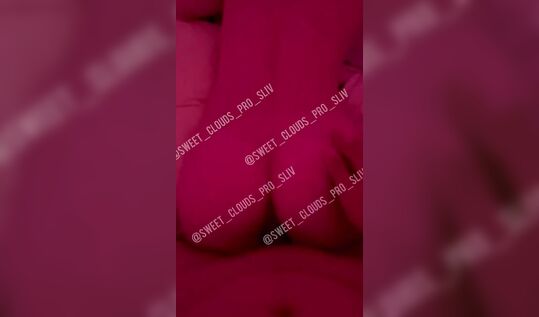 Домашний слив модели Ксении Нугаевой aka Kikab0o парень трахает ее и кончает ей в киску