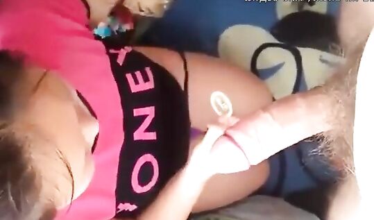 "Как то туго входит в тебя! - Просто у меня не раздолбанная дырка!" проститутка казашка одевает презик ртом и трахается с чуваком за деньги