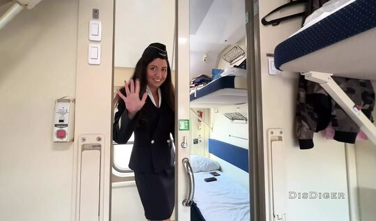 Русская проводница в поезде: жесткий трах раком и сочный камшот прямо на голую киску!