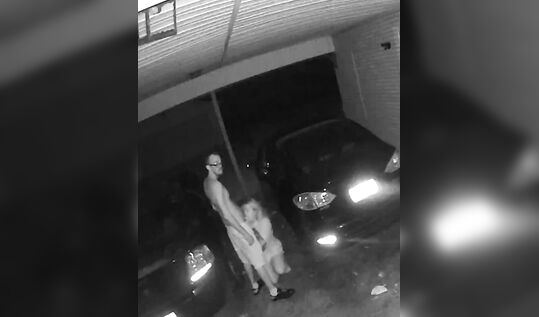 Скрытая Камера в Гараже: Жена дала соседу, пока муж на работе! Реальный слив измены